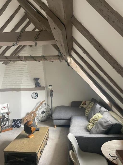 Beautiful 1600'S Loft Apartment. แวร์ ภายนอก รูปภาพ